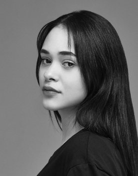 Sena Kalıp as Elif