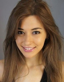 İpek Özağan as Nazlı