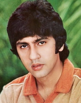 Kumar Gaurav as Akshay