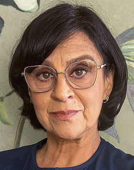 Cris Larin as Denise