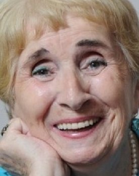 Berta Khapava as Aniko