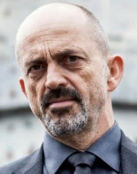 Jacek Koman as Benny