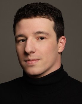 Iury Esquarcio as Alex