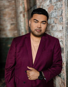 Robbie Ambrosio as Caroller #5