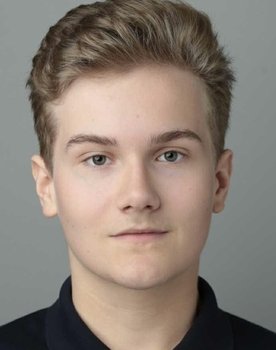 Ilya Kostyukov as boy in the store