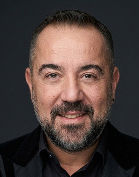 Ata Demirer as Zekeriya Taştan