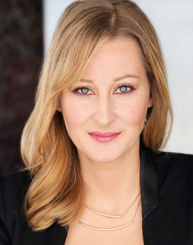 Lina Hall as Teaterlärare