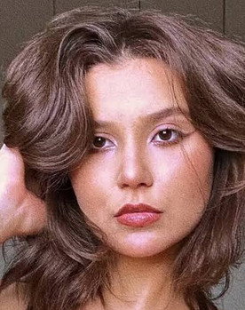 Lyvia Maschio as Isadora