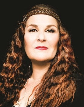 Lena d’Água as Self