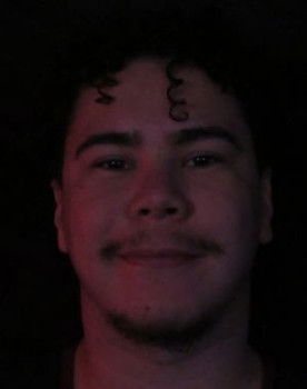 Rafael Cabral as Narrador