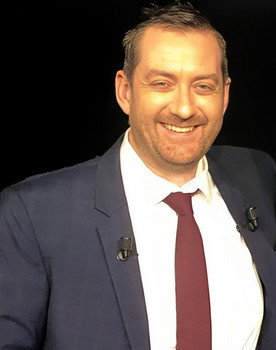 Richard Sette as Présentateur