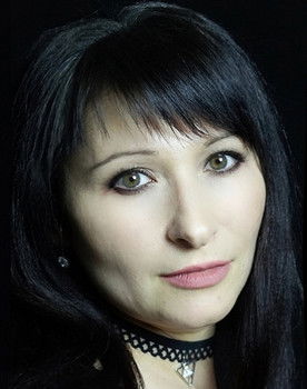 Marina Shmatova as Elmira