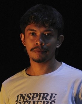 Luan Mello as Estudante 1 / Vera Kinejo