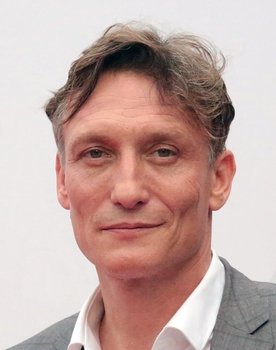 Oliver Masucci as Raik Doormann