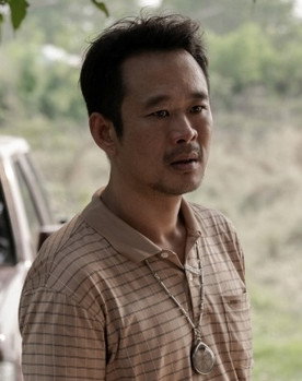 Natee Ngamneawprom as Sergeant Suar