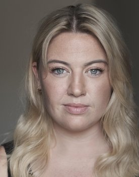 Terri Reddin as Coggie's Sister