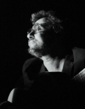 Félix Jacquin as The Guitarist