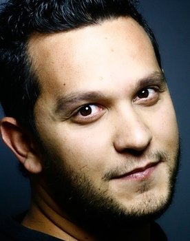 Uğur Biçer as Emre Durmuş