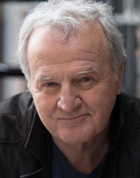 Tom Kemp as Detective Hatzis