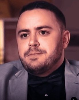 Thomas Giulliano as Entrevistado