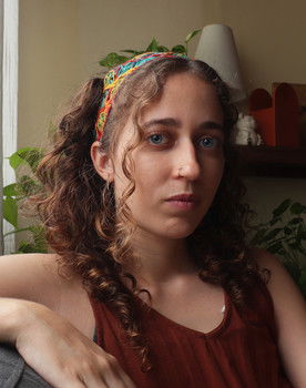 Olivia Brasileiro as Janaína