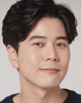 Seo Jung-hoo as Tae-hwan's secretary