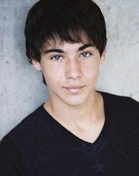 Kyle Tejpar as Young Ray