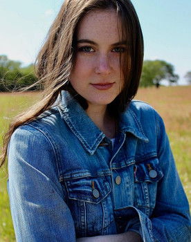 Margaret Phipps as Kelly