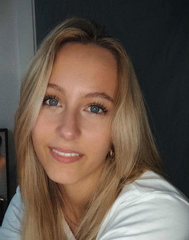 Ella Johansson as Elev