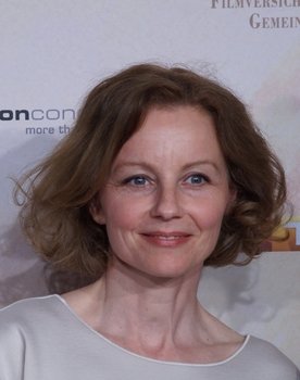 Carina Wiese as Katja