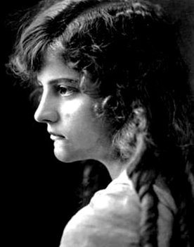 Mina Cunard as 