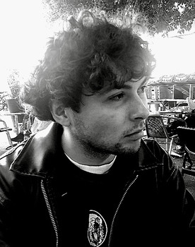 Florian Azria as The reader (uncredited)