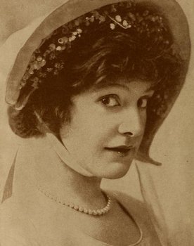 Anna Murdock as Emily Delmar