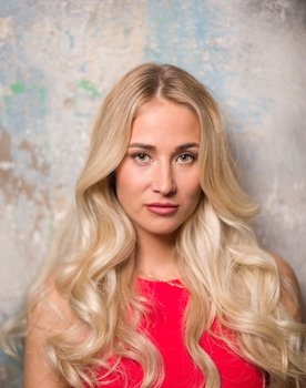 Pavlína Sigmundová as Leyla