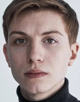 Mikhail Ushurelu as Vanya