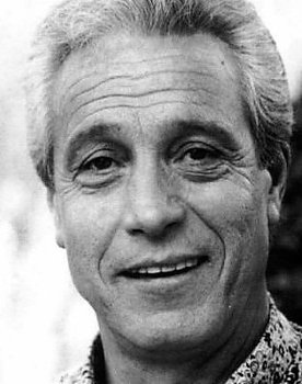 Manuel Zarzo as Don Cosme