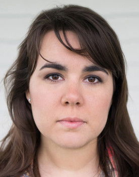 Olivia Harnach as Maggie