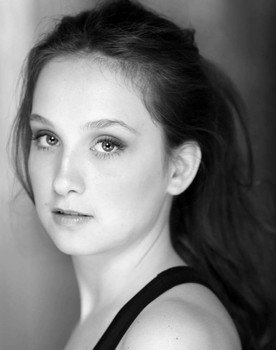 Isabella Caley as Lauren