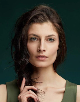 Lora Hristova as Holly Berrymore