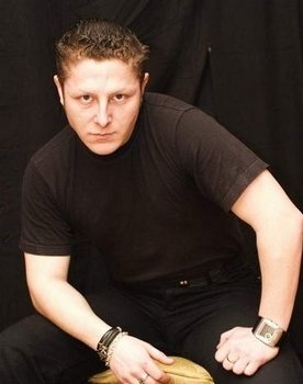 Cristian Gheorghe as Robert Dobrovicescu