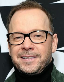 Donnie Wahlberg as Self
