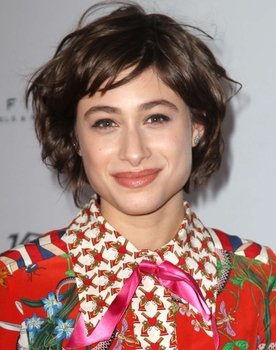 Luisa Arraes as Luisa