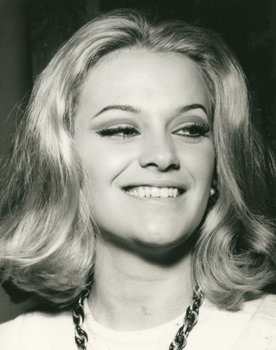 Analu Graci as Lenita