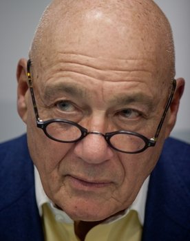 Vladimir Pozner jr. as Владимир Познер