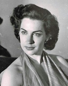 Martha Valdés as Carmen