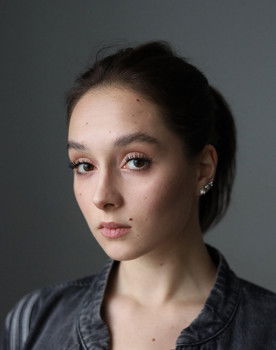 Александра Плетнёва as Дина