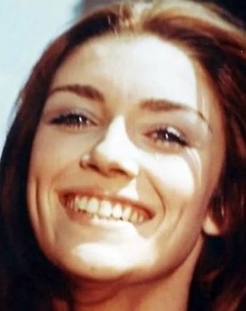 Annie Buron as Chloé