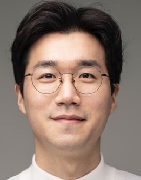 Yu Yeon Seok as Detective Bae