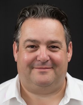 Alain Flick as Le barman