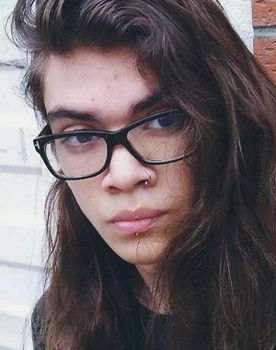 Matías Fraquelli as Alienígena